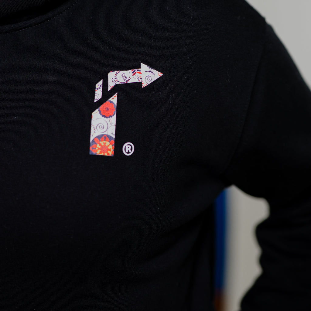 Black Floral Arrow Crop Sweatshirt – Women’s Cropped Pullover for Stylish Comfort