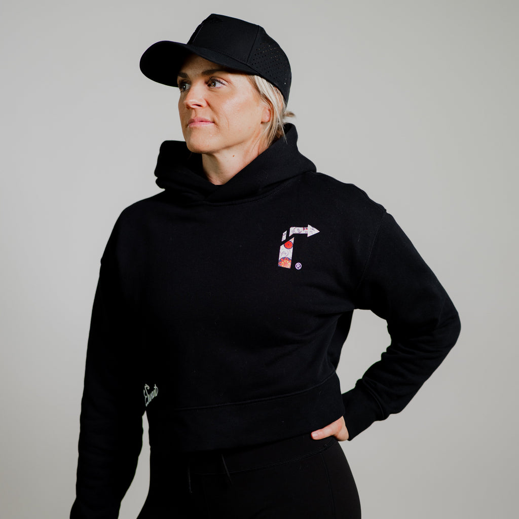 Black Floral Arrow Crop Sweatshirt – Women’s Cropped Pullover for Stylish Comfort