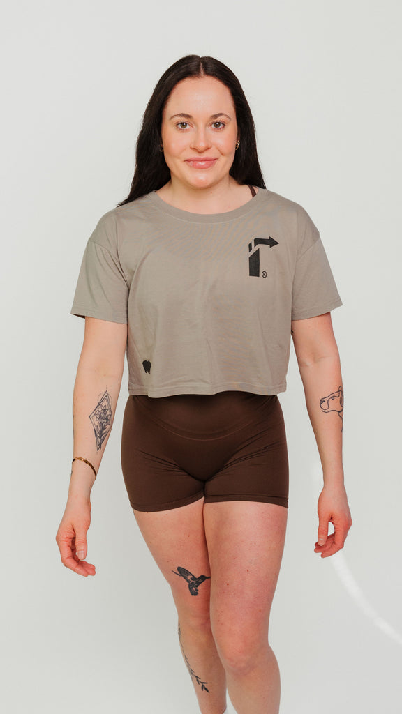 Women’s Motivational Crop Top – “Rise & Go” Arrow Tee for Workout & Casual Wear