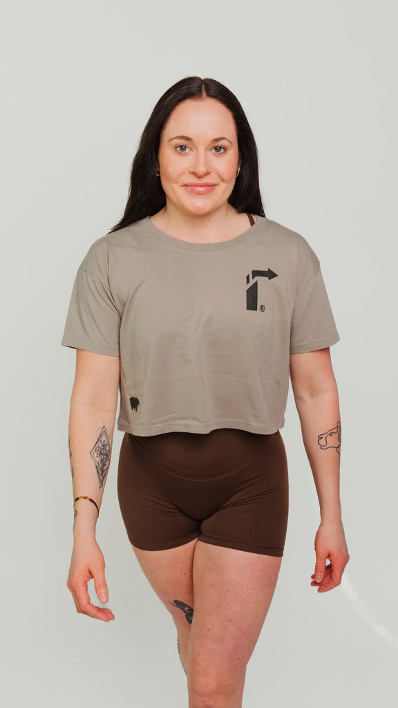 Women’s Motivational Crop Top – “Rise & Go” Arrow Tee for Workout & Casual Wear