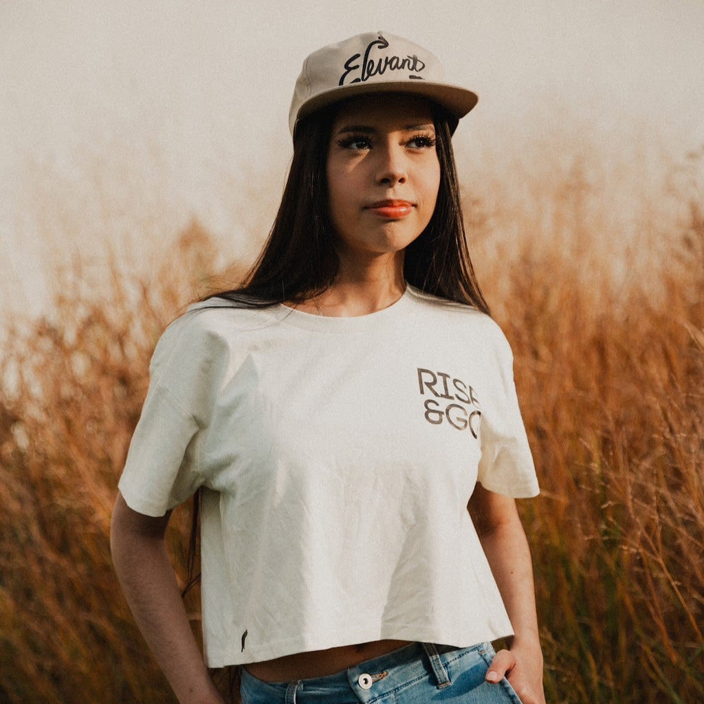 Rise & Go Women’s Crop Tee – Motivational Cropped T-Shirt for Everyday Wear & Active Lifestyles