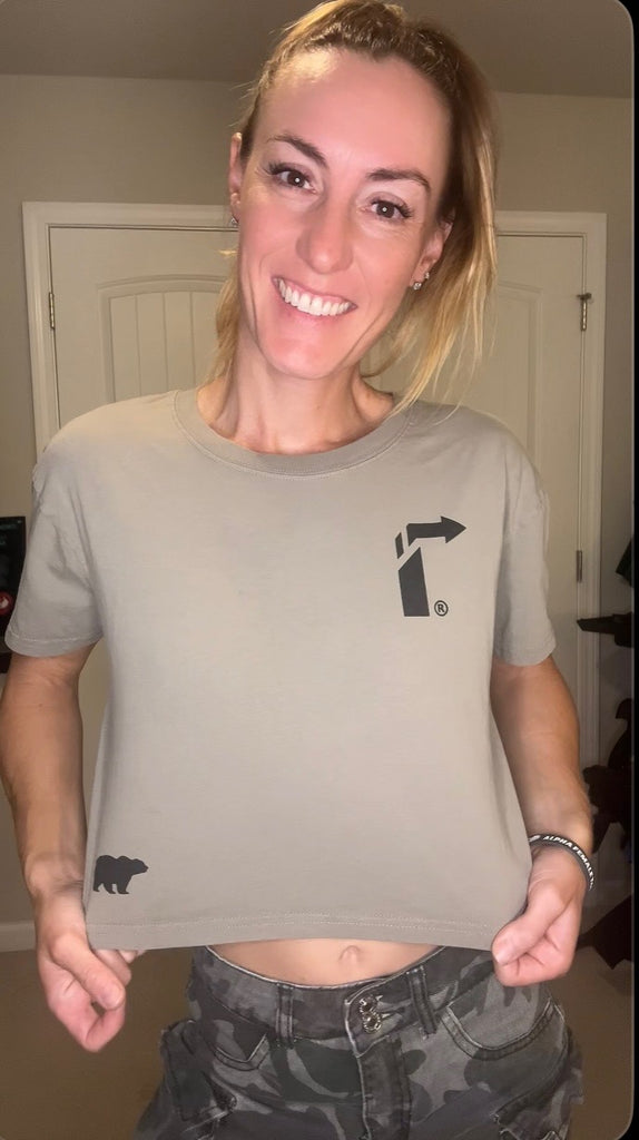 Women’s Motivational Crop Top – “Rise & Go” Arrow Tee for Workout & Casual Wear