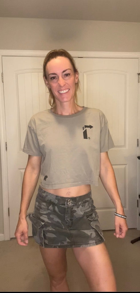 Women’s Motivational Crop Top – “Rise & Go” Arrow Tee for Workout & Casual Wear