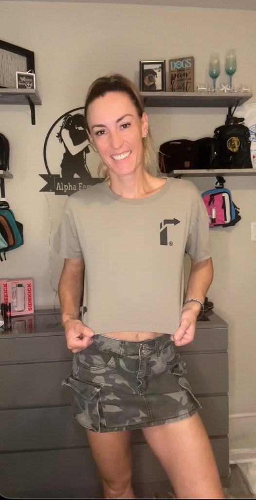 Women’s Motivational Crop Top – “Rise & Go” Arrow Tee for Workout & Casual Wear