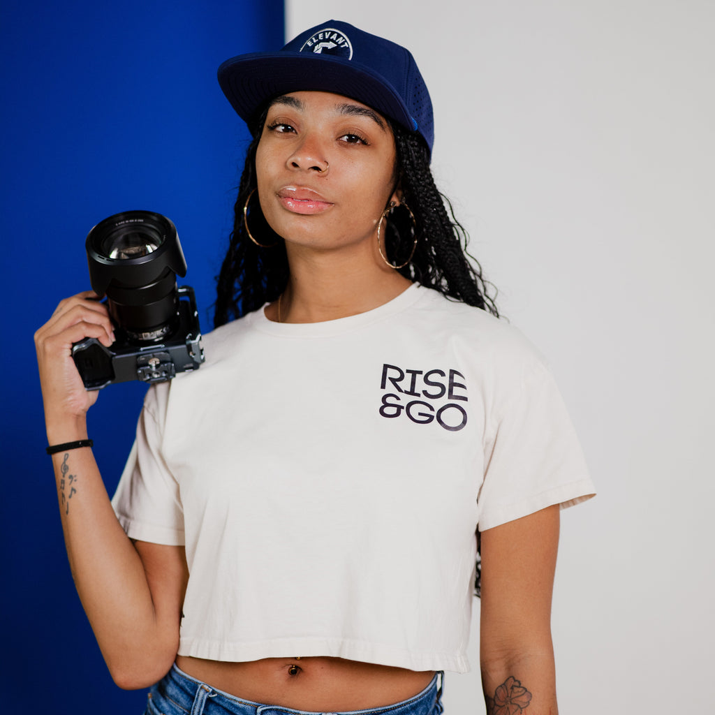 Rise & Go Women’s Crop Tee – Motivational Cropped T-Shirt for Everyday Wear & Active Lifestyles