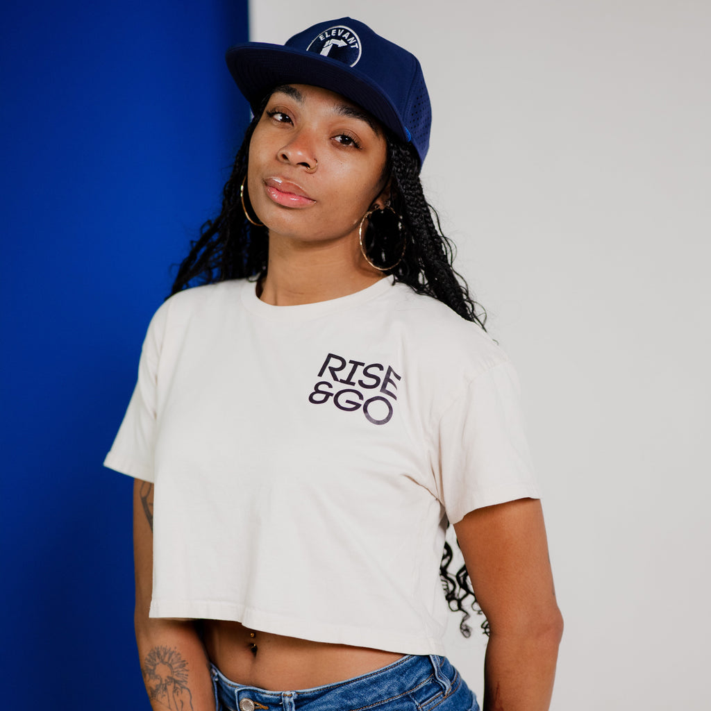 Rise & Go Women’s Crop Tee – Motivational Cropped T-Shirt for Everyday Wear & Active Lifestyles