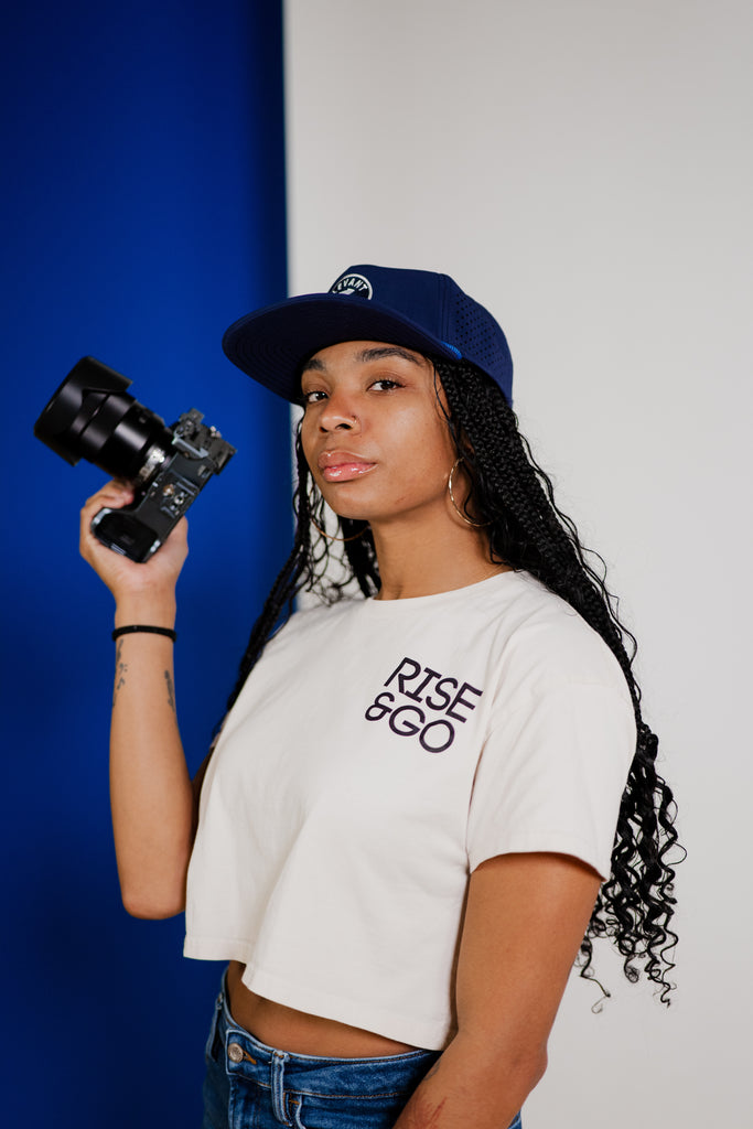 Rise & Go Women’s Crop Tee – Motivational Cropped T-Shirt for Everyday Wear & Active Lifestyles