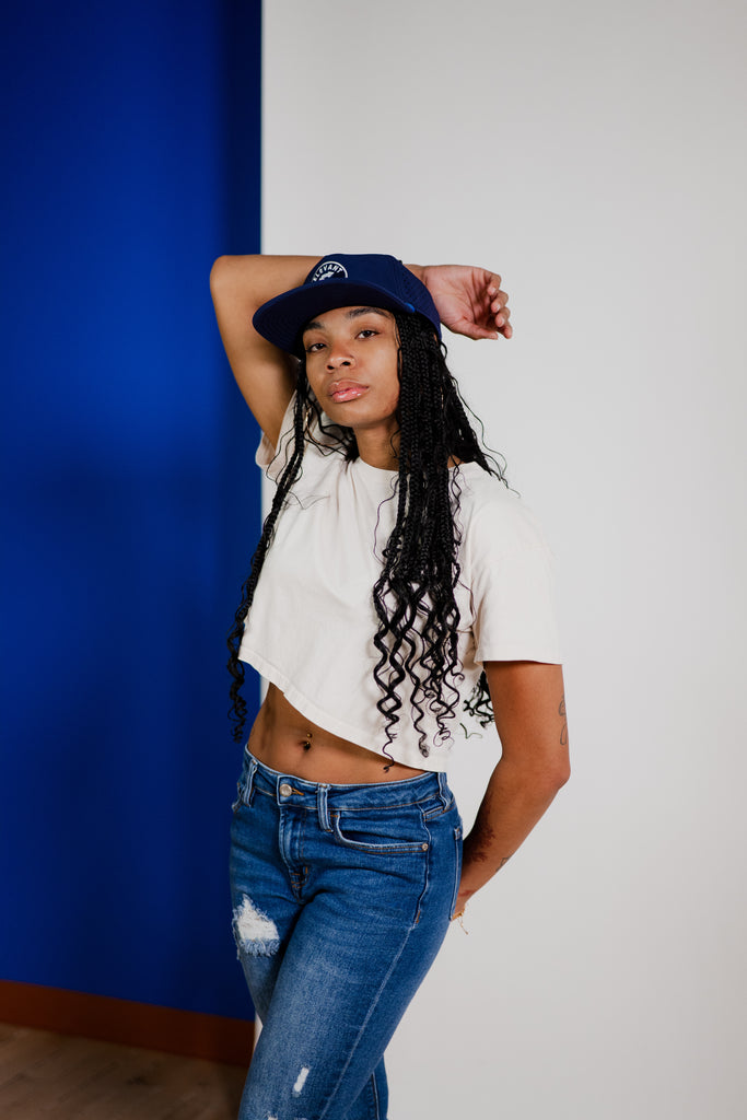 Rise & Go Women’s Crop Tee – Motivational Cropped T-Shirt for Everyday Wear & Active Lifestyles