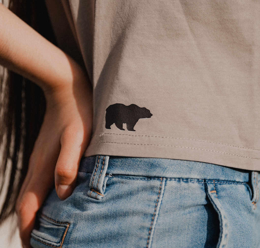 Women’s Motivational Crop Top – “Rise & Go” Graphic Tee in Ecru | ELEVANT