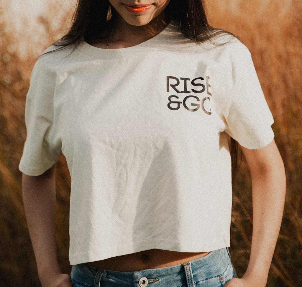 Rise & Go Women’s Crop Tee – Motivational Cropped T-Shirt for Everyday Wear & Active Lifestyles