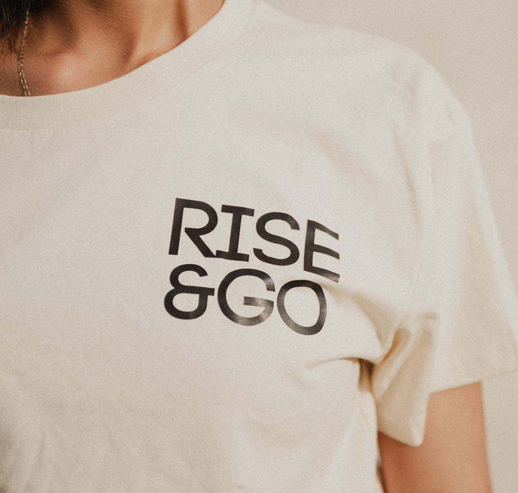 Rise & Go Women’s Crop Tee – Motivational Cropped T-Shirt for Everyday Wear & Active Lifestyles