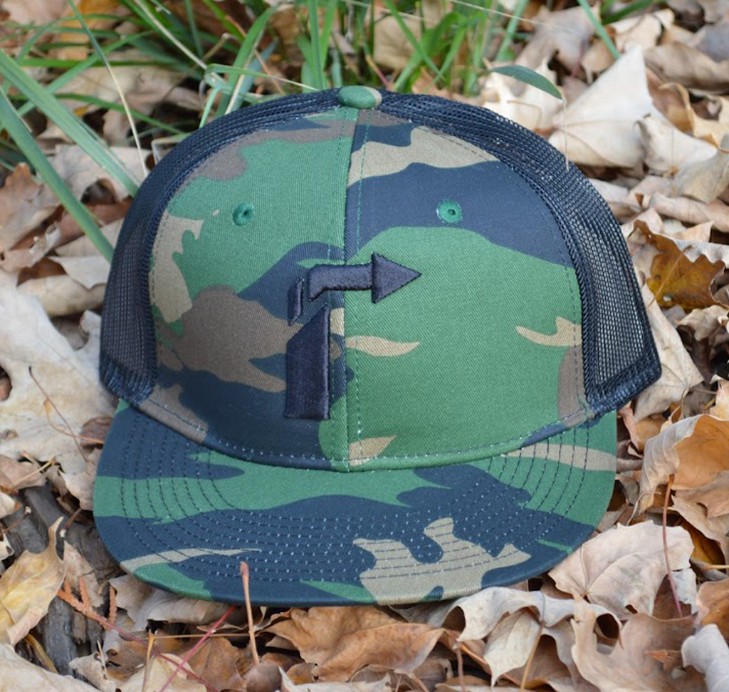 Camo Trucker Hat – Black Arrow Mesh Snapback for Outdoor & Urban Style