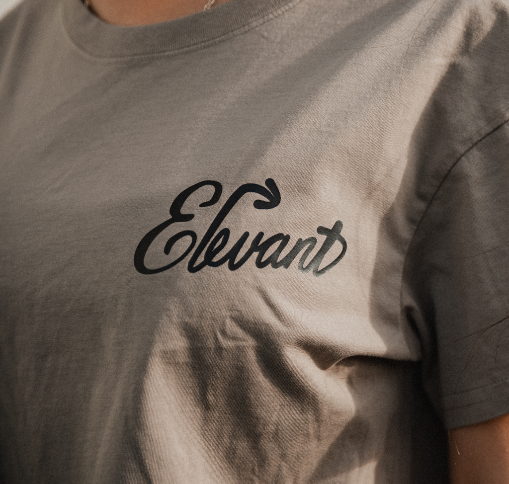 Women’s Motivational Crop Top – “Rise & Go” Graphic Tee in Ecru | ELEVANT